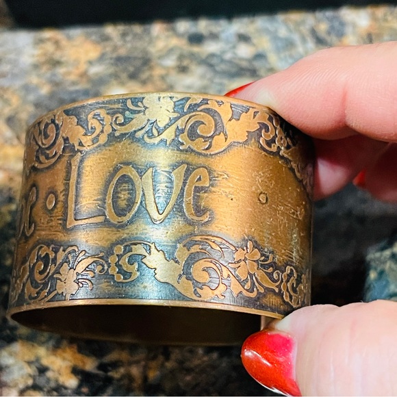 šCopper Embossed & Antiqued āFaith Hope Loveā Wrist Cuff! - Picture 9 of 10